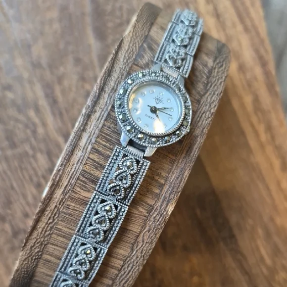 Vintage 925 Marcasite Heart Detail Chain Link Round Face Watch New Battery - Picture 1 of 12